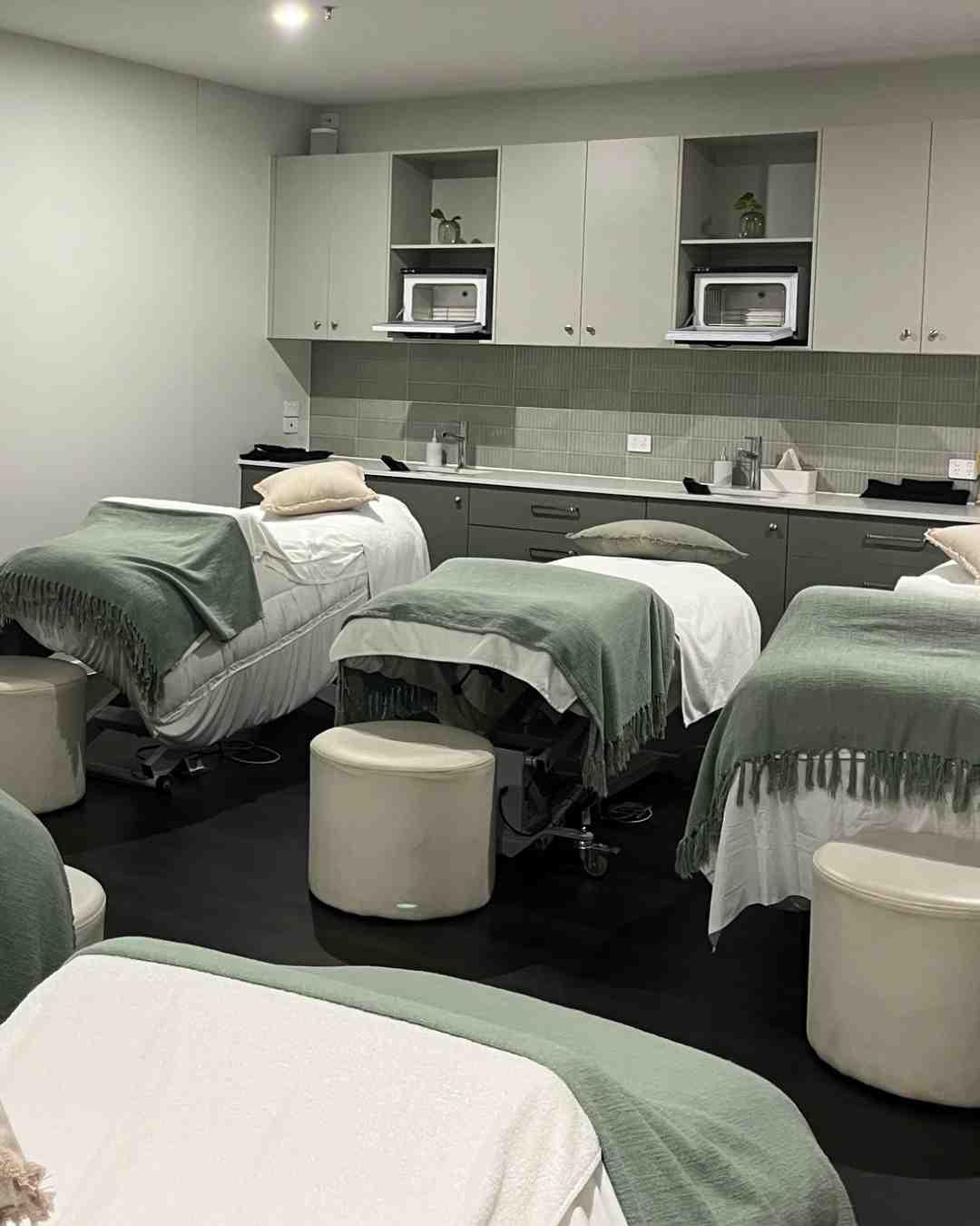 Ombre and Powder Brow professional setup at Institute of Ink