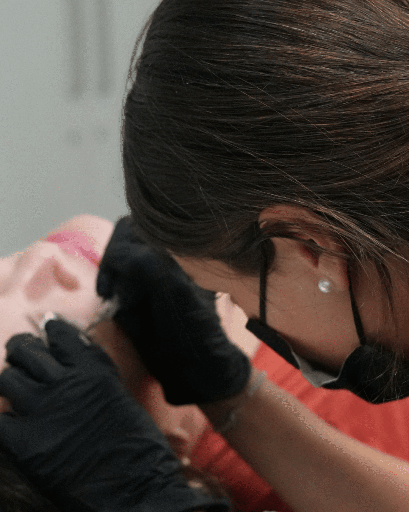 student learing eyeliner cosmetic tattoo with Institute of Ink